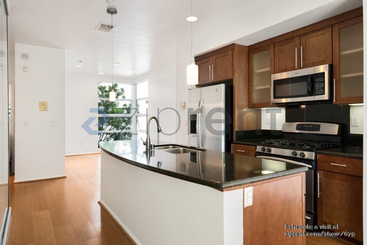 1332 Powell St - Photo 3 of 18