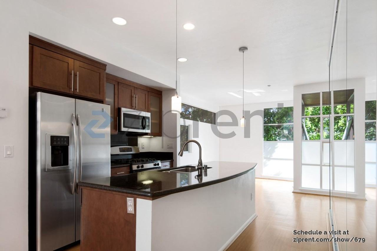 1332 Powell St - Photo 4 of 18