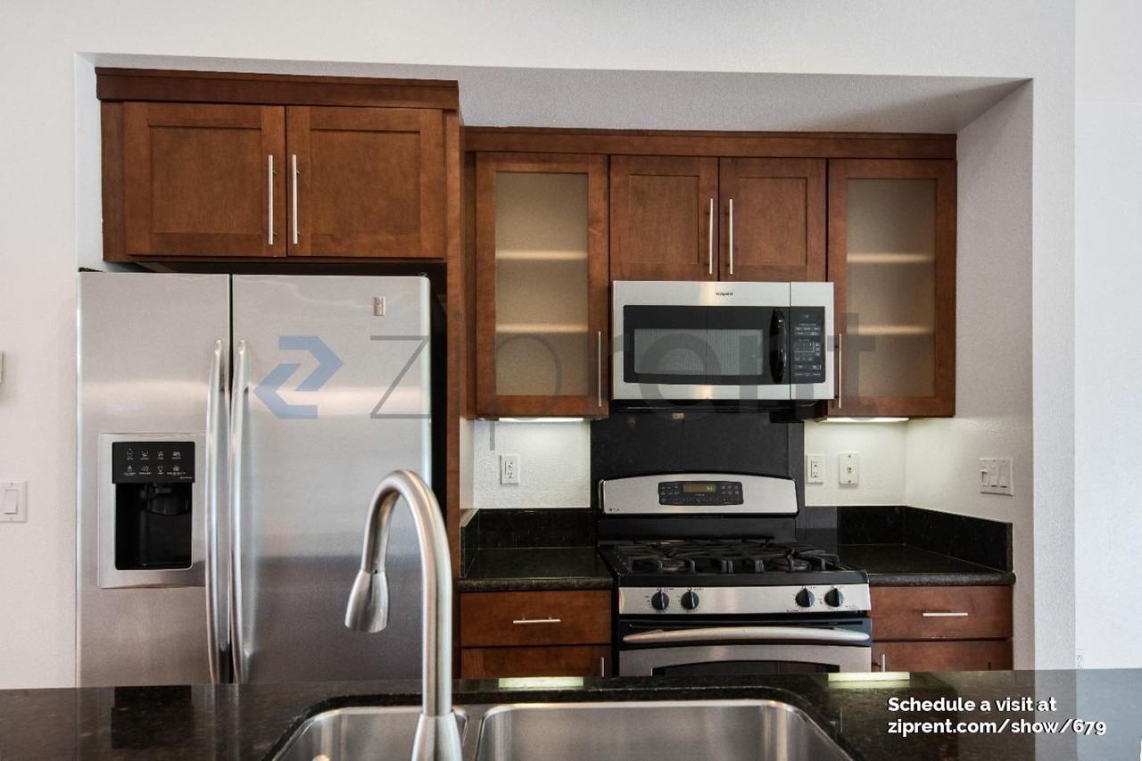 1332 Powell St - Photo 5 of 18