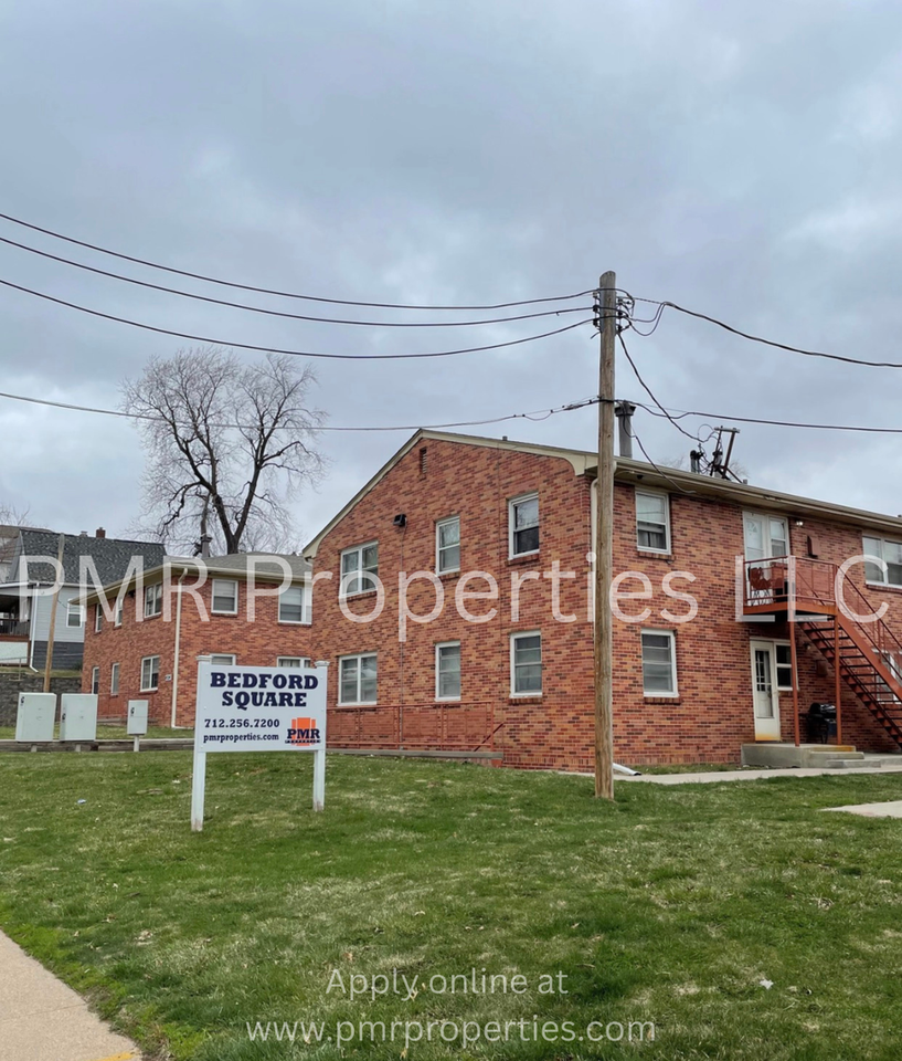 Bedford Square Apartments - Photo 7 of 15
