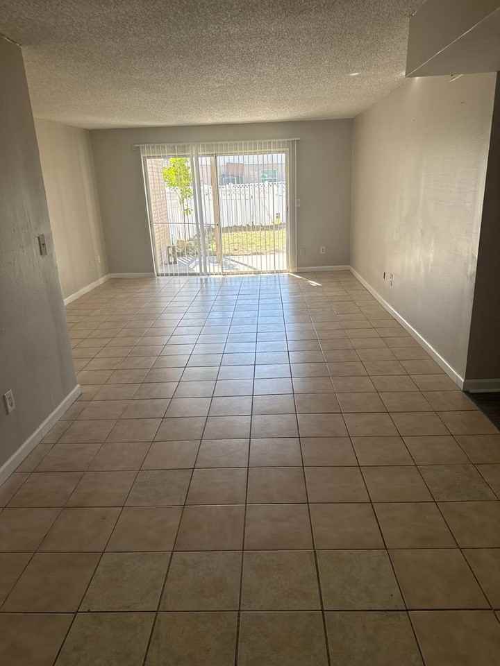 7210 N Manhattan Ave #1714