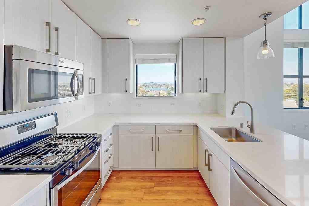 One Hundred Grand - Photo 7 of 50