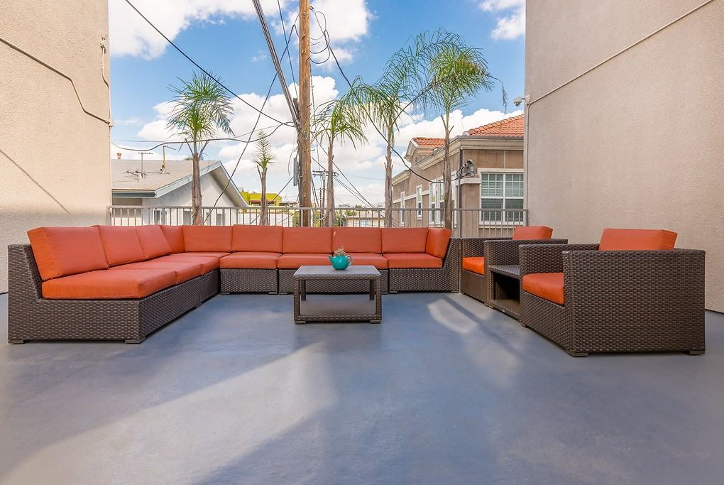 Regency Palm Court - Photo 4 of 18