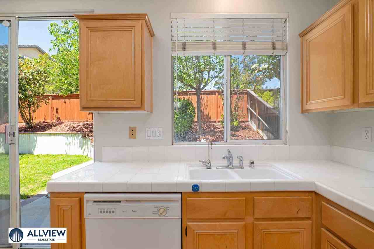 9 Windarbor Ln - Photo 7 of 39