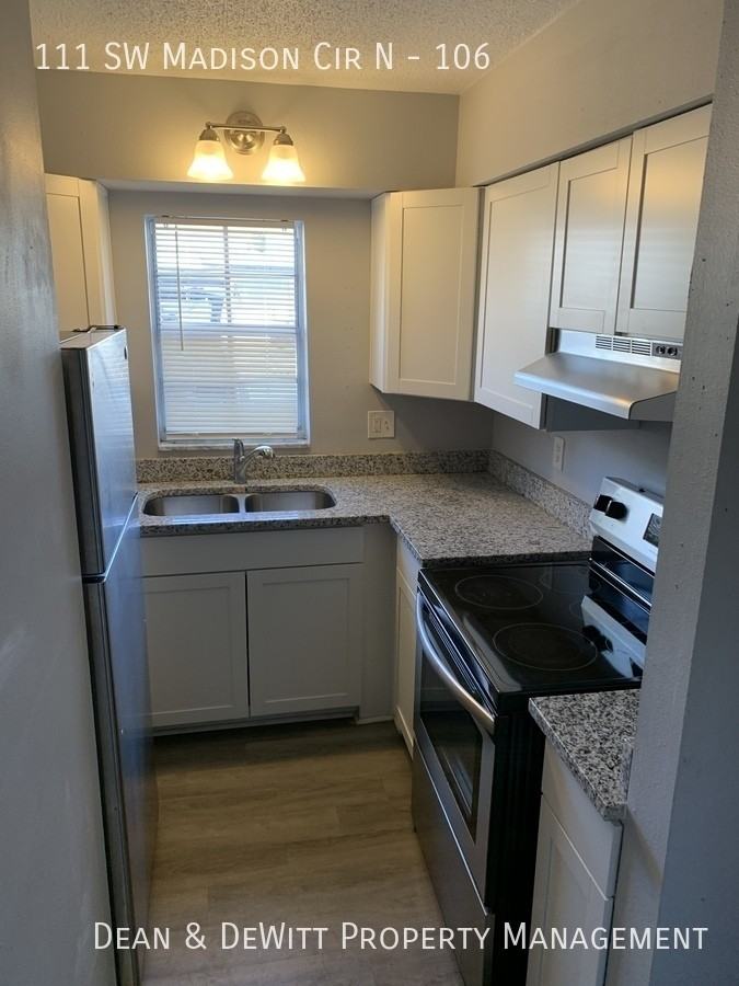 111 Sw Madison Cir N #106 - Photo 2 of 11