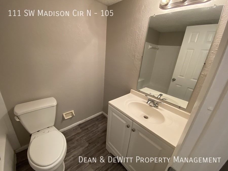 111 Sw Madison Cir N #105 - Photo 7 of 14