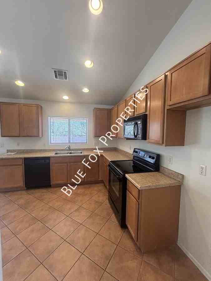 270 E Shore Cliff Pl - Photo 7 of 23