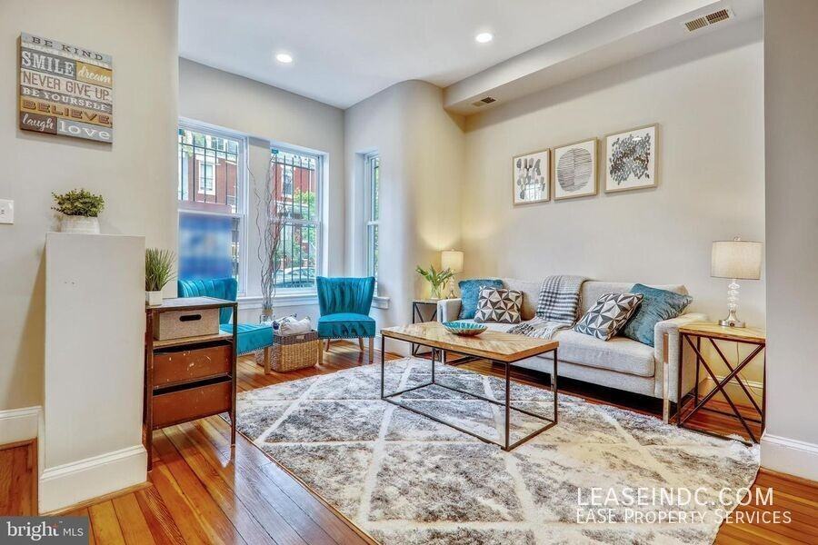 766 Harvard St Nw - Photo 3 of 32