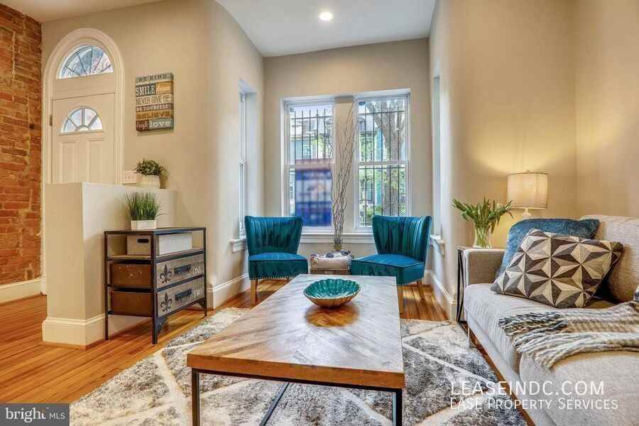 766 Harvard St Nw - Photo 4 of 32