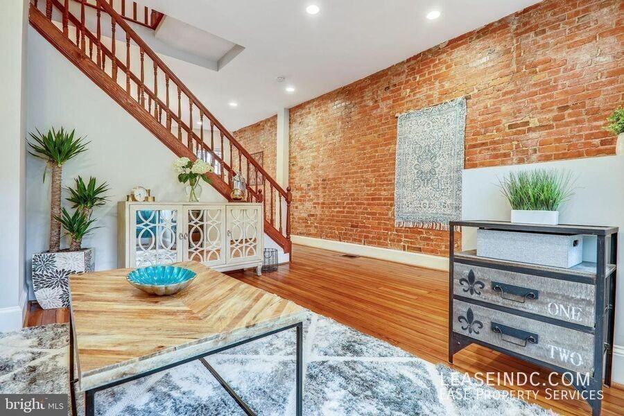 766 Harvard St Nw - Photo 6 of 32