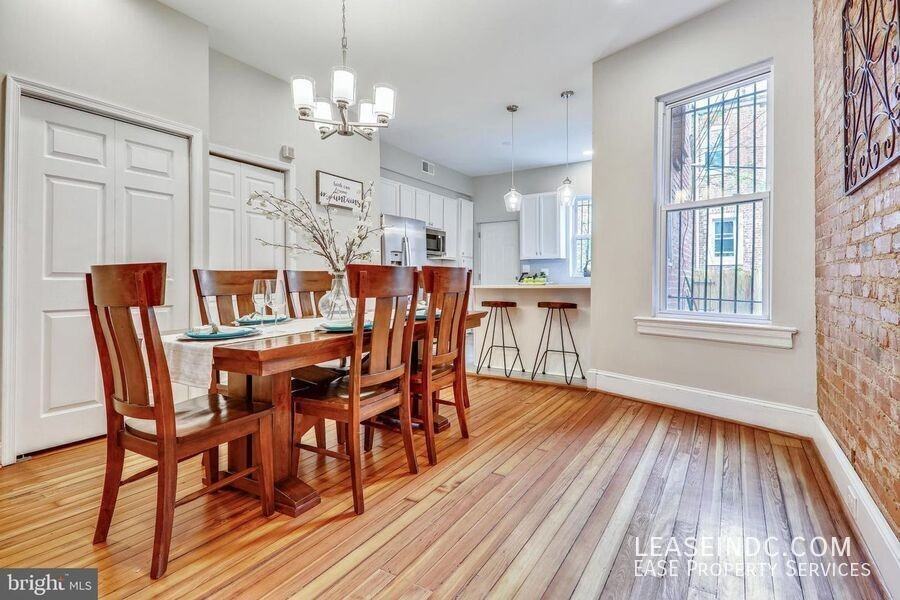 766 Harvard St Nw - Photo 7 of 32