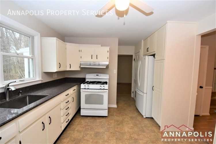 1223 Van Buren Dr - Photo 5 of 27