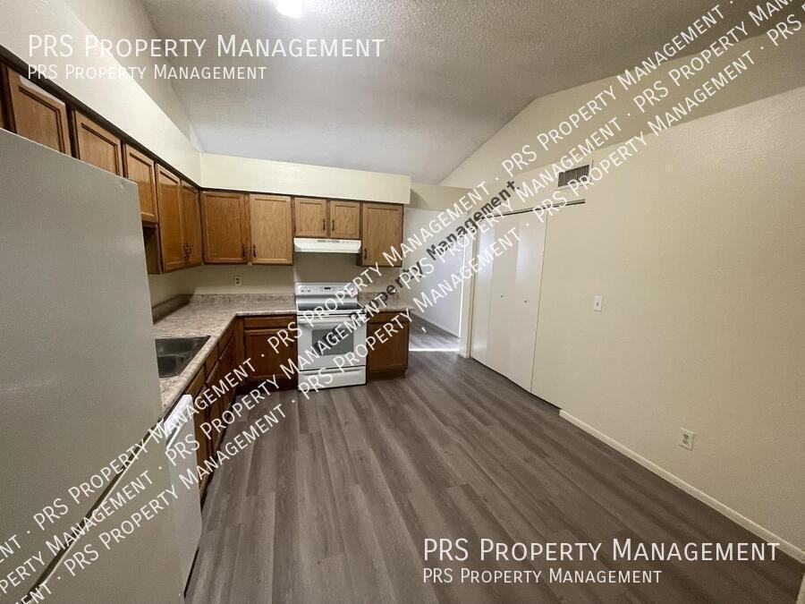 727 S Hartford St #182 - Photo 3 of 11