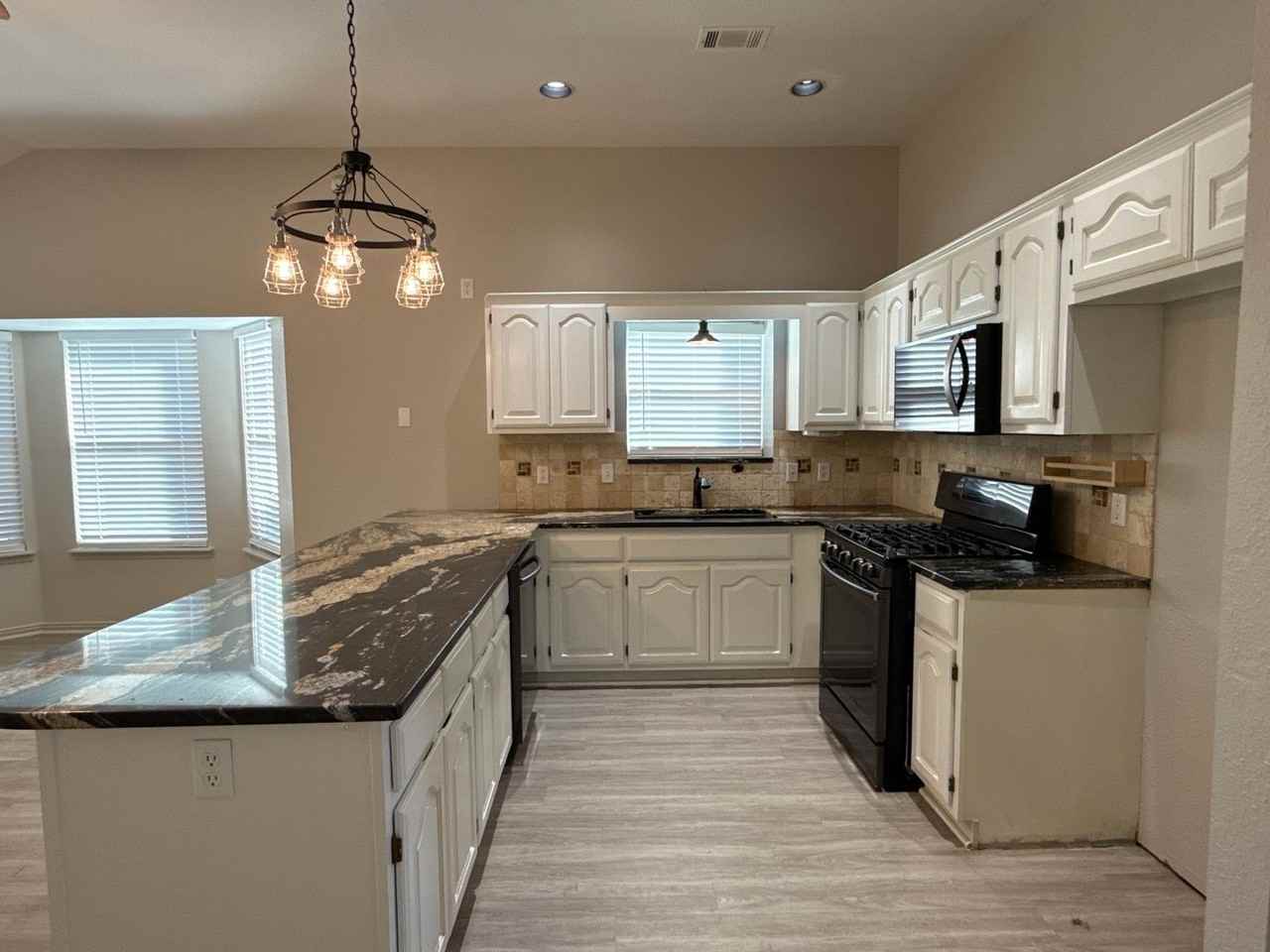 3309 N 7th St - Photo 4 of 19