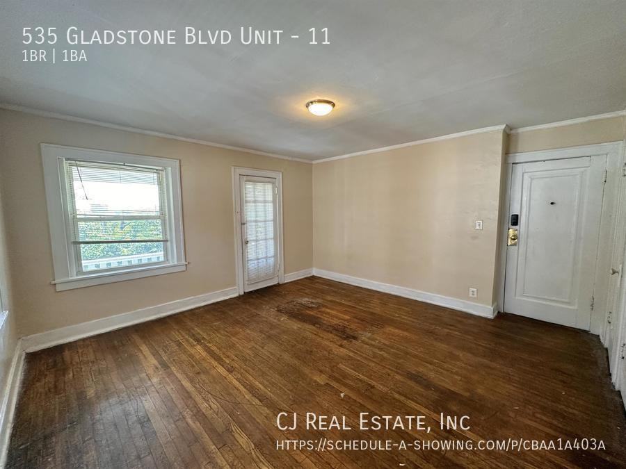 535 Gladstone Blvd #11 - Photo 3 of 10