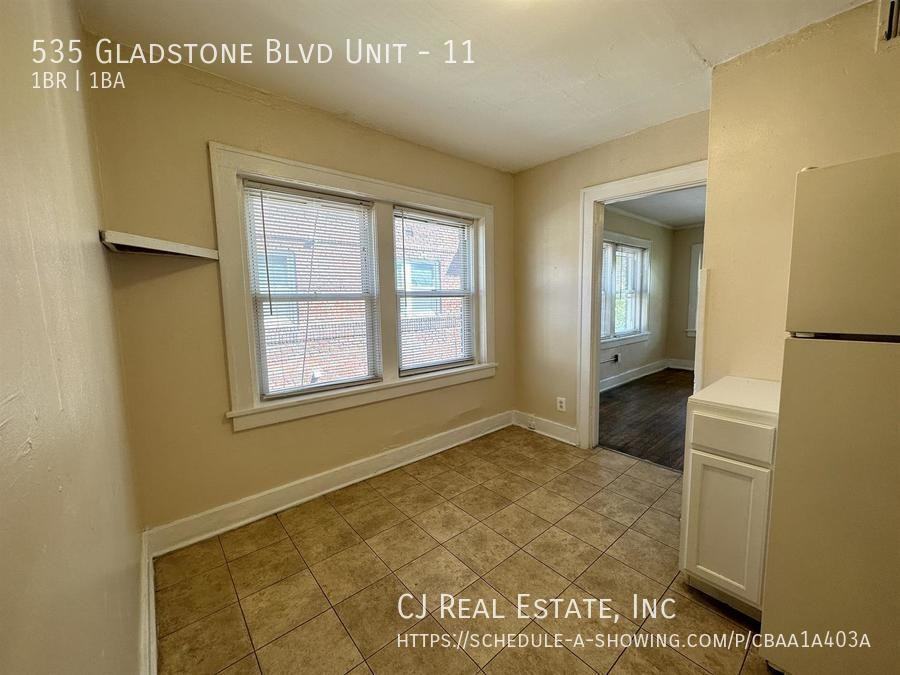 535 Gladstone Blvd #11 - Photo 5 of 10