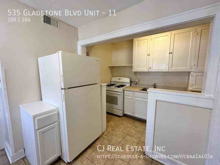 535 Gladstone Blvd #11 - Photo 6 of 10