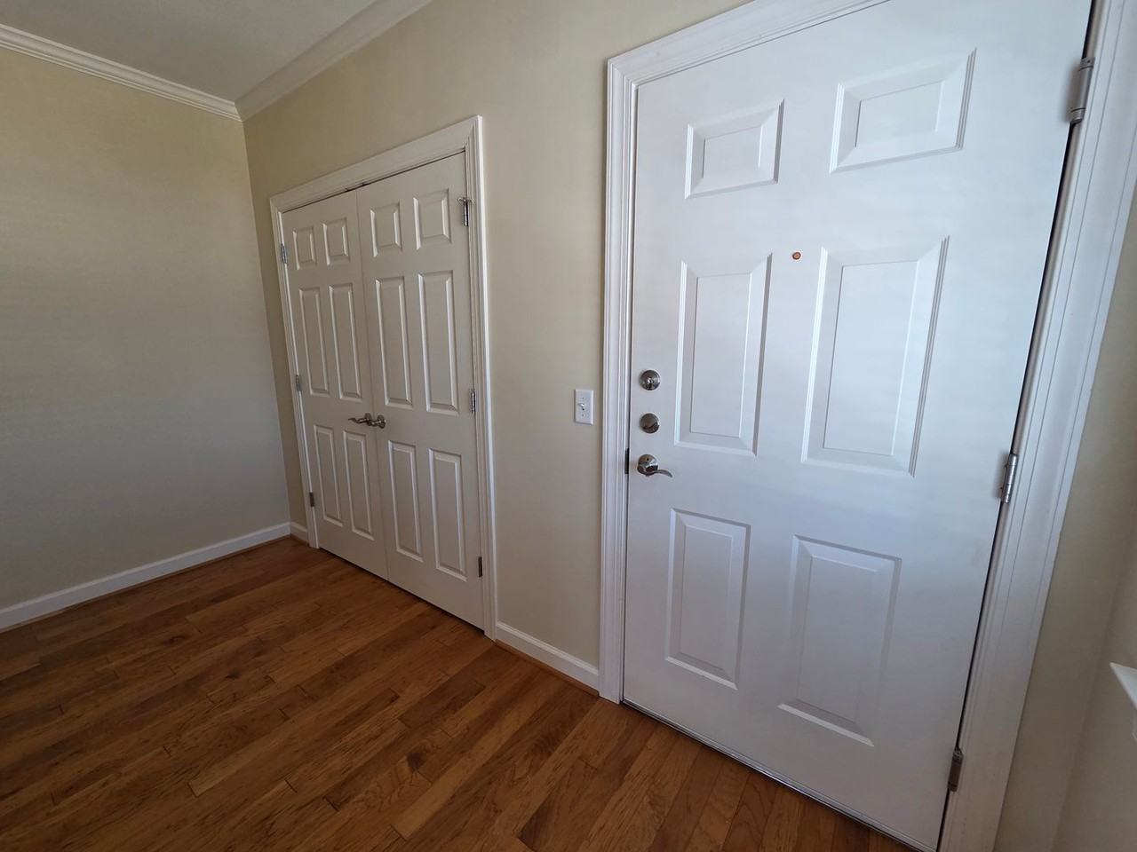 801 Poindexter St #315 - Photo 3 of 21