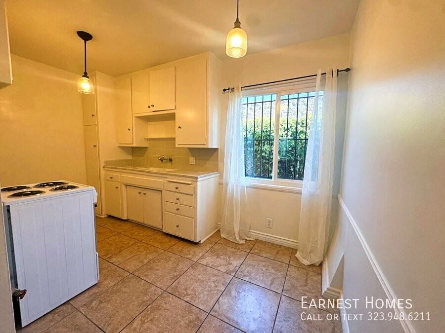 110 S Rampart Blvd #3 - Photo 6 of 19