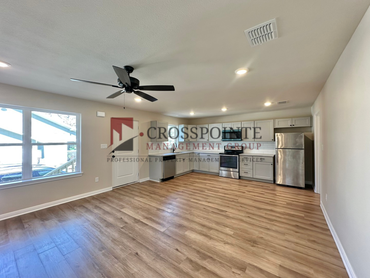 407 E Noble St - Photo 4 of 22