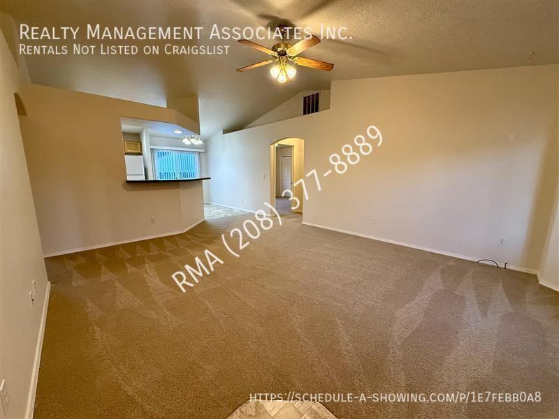 822 S Chestnut St - Photo 3 of 16