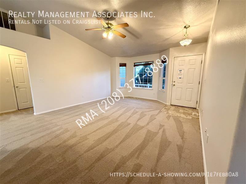 822 S Chestnut St - Photo 4 of 16