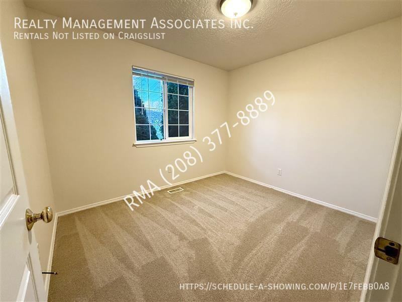 822 S Chestnut St - Photo 5 of 16