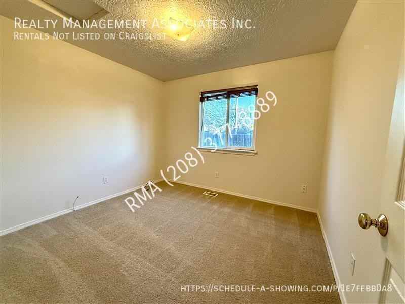 822 S Chestnut St - Photo 7 of 16