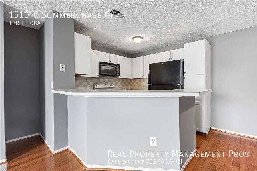 1510 Summerchase Ct Apt C - Photo 2 of 50