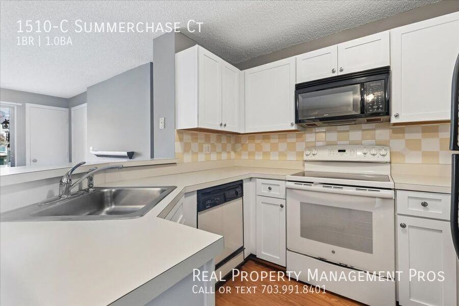 1510 Summerchase Ct Apt C - Photo 3 of 50