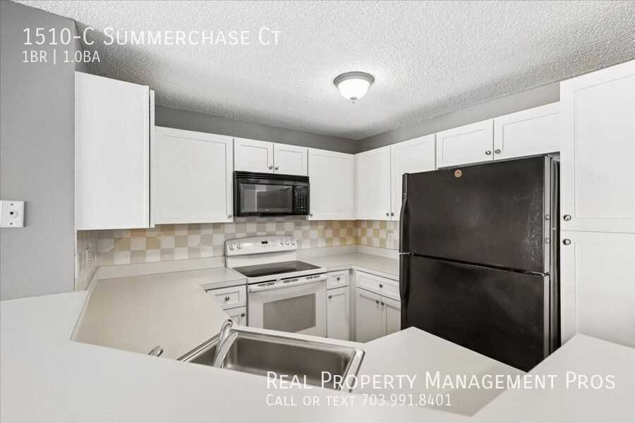 1510 Summerchase Ct Apt C - Photo 4 of 50