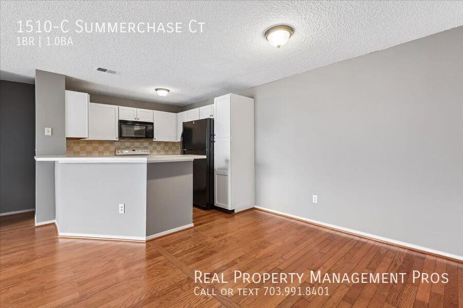 1510 Summerchase Ct Apt C - Photo 5 of 50