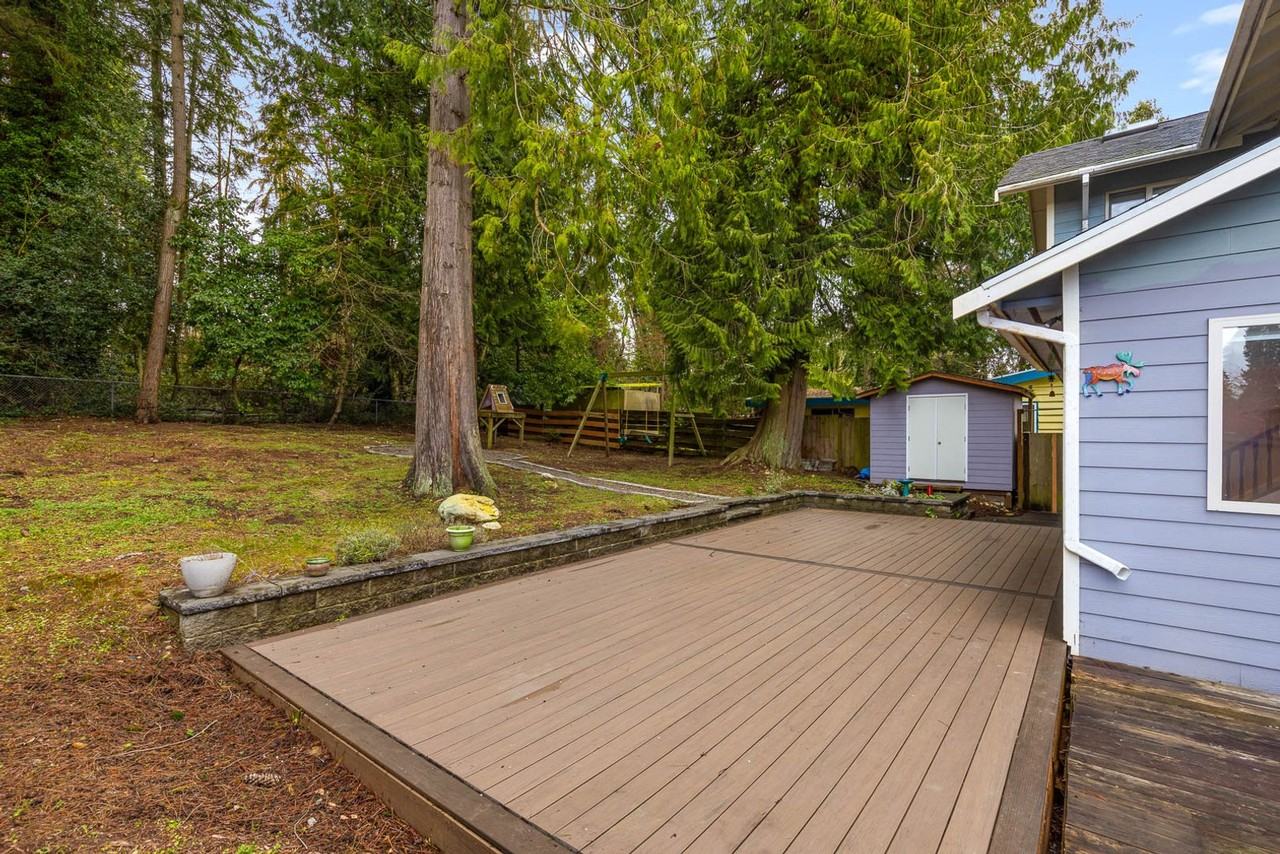 16725 10th Ave Ne - Photo 3 of 27