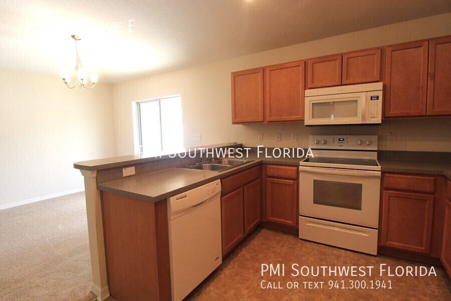 2211 11th Ave E - Photo 5 of 32