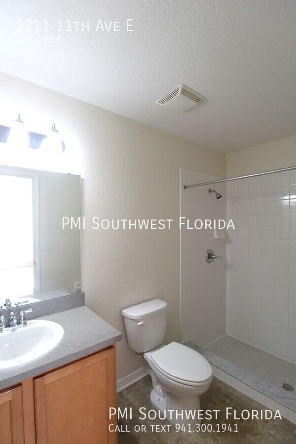 2211 11th Ave E - Photo 7 of 32