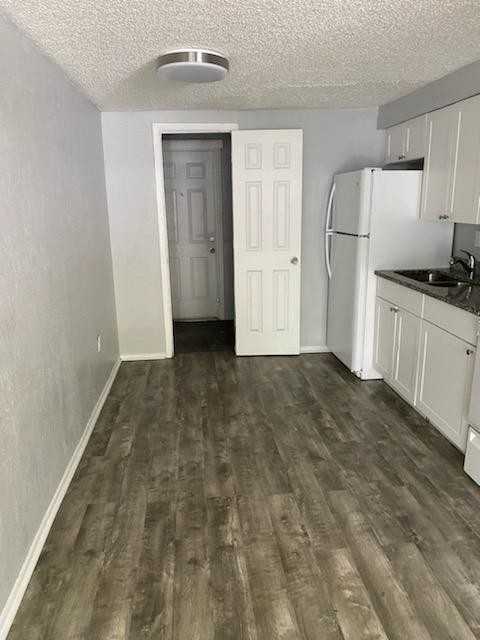 907 34th Ave W #B - Photo 2 of 7