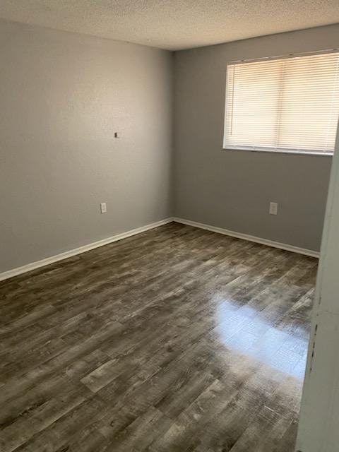 907 34th Ave W #B - Photo 4 of 7