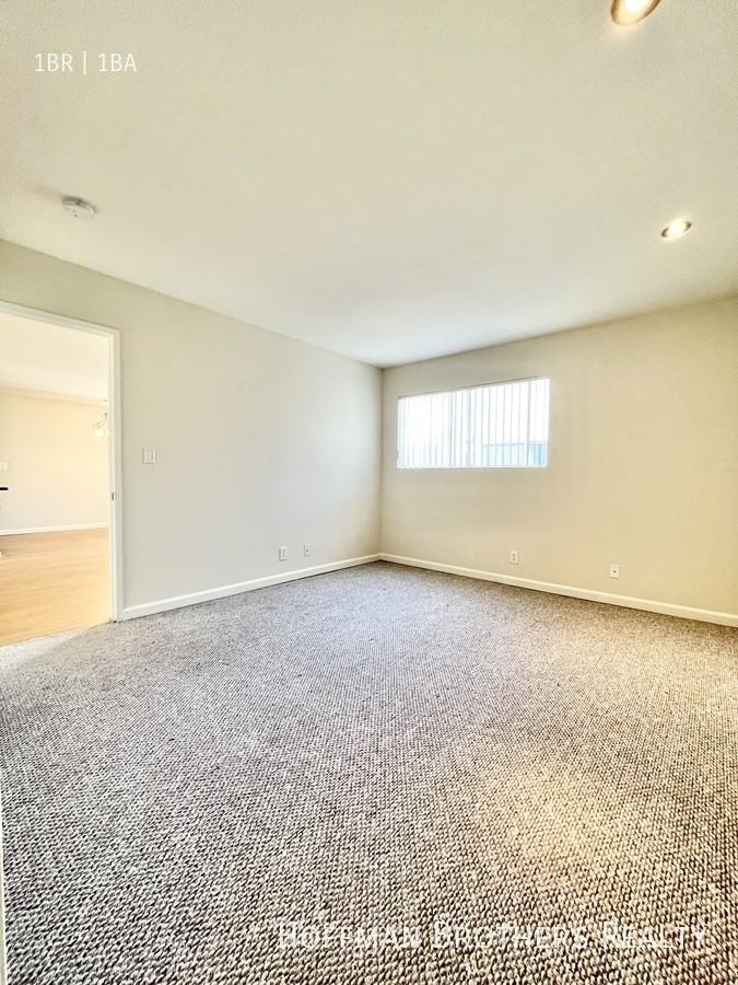 860 S Ardmore Ave #309 - Photo 4 of 5