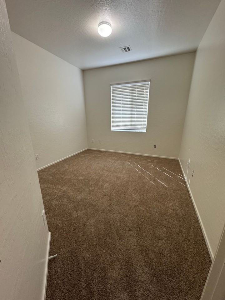 10559 La Campana St - Photo 4 of 8