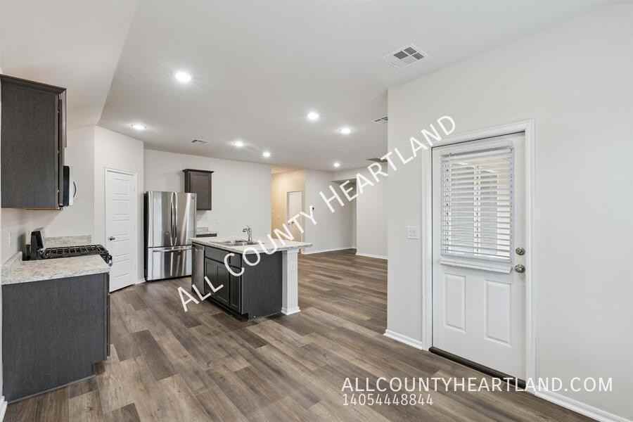 3425 Molly Dr - Photo 4 of 12