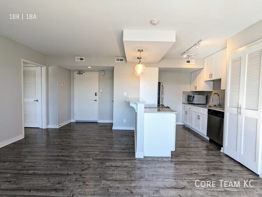 209 Emanuel Cleaver Ii Blvd #401 - Photo 4 of 26