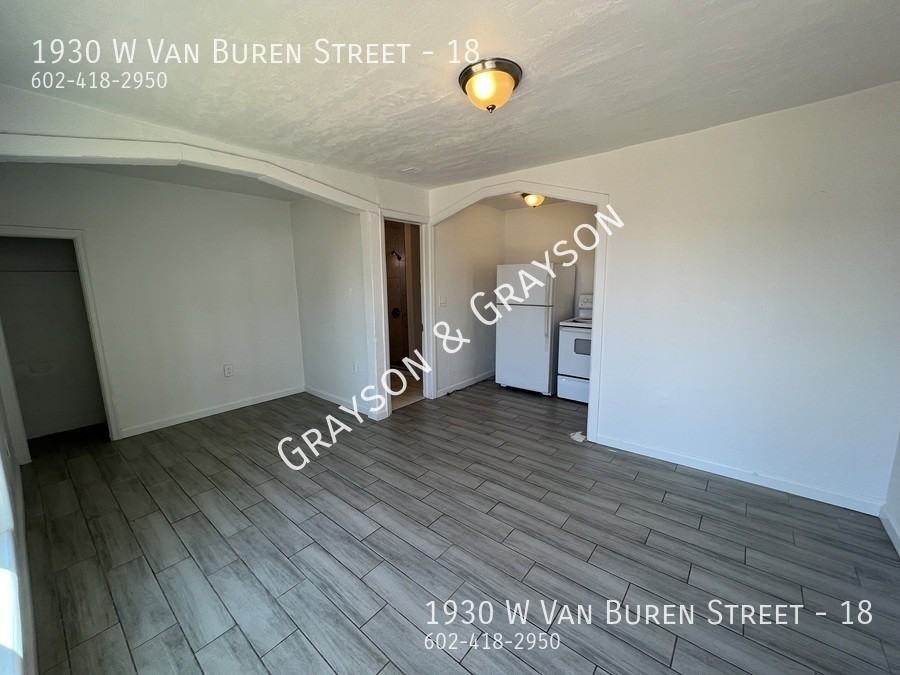 1930 W Van Buren St #18 - Photo 4 of 12
