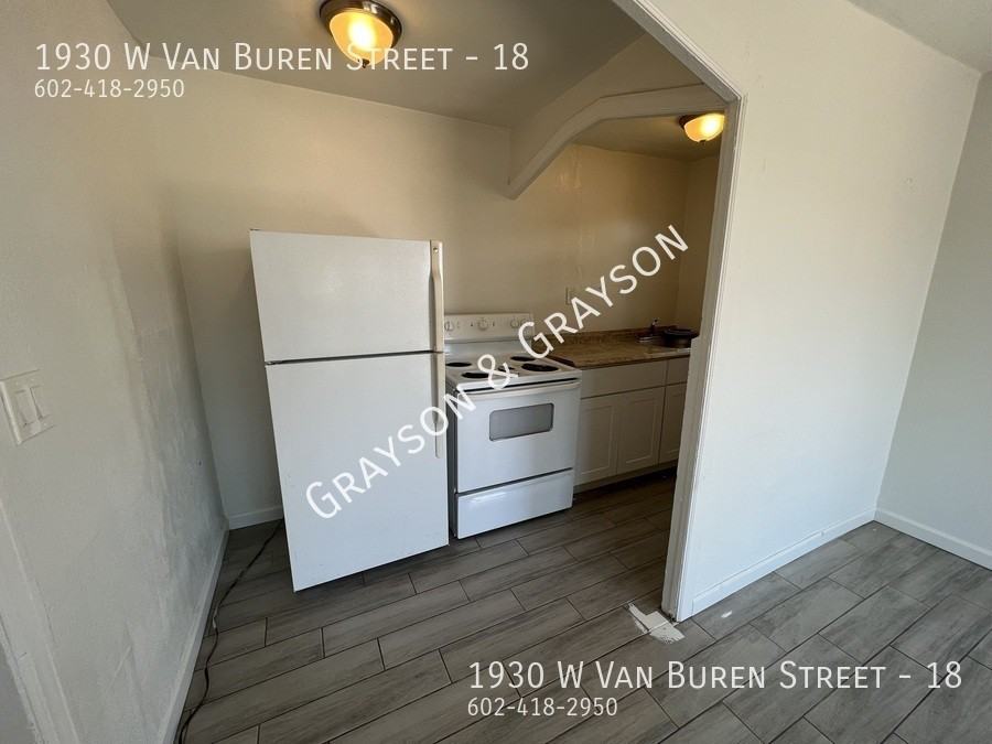 1930 W Van Buren St #18 - Photo 6 of 12