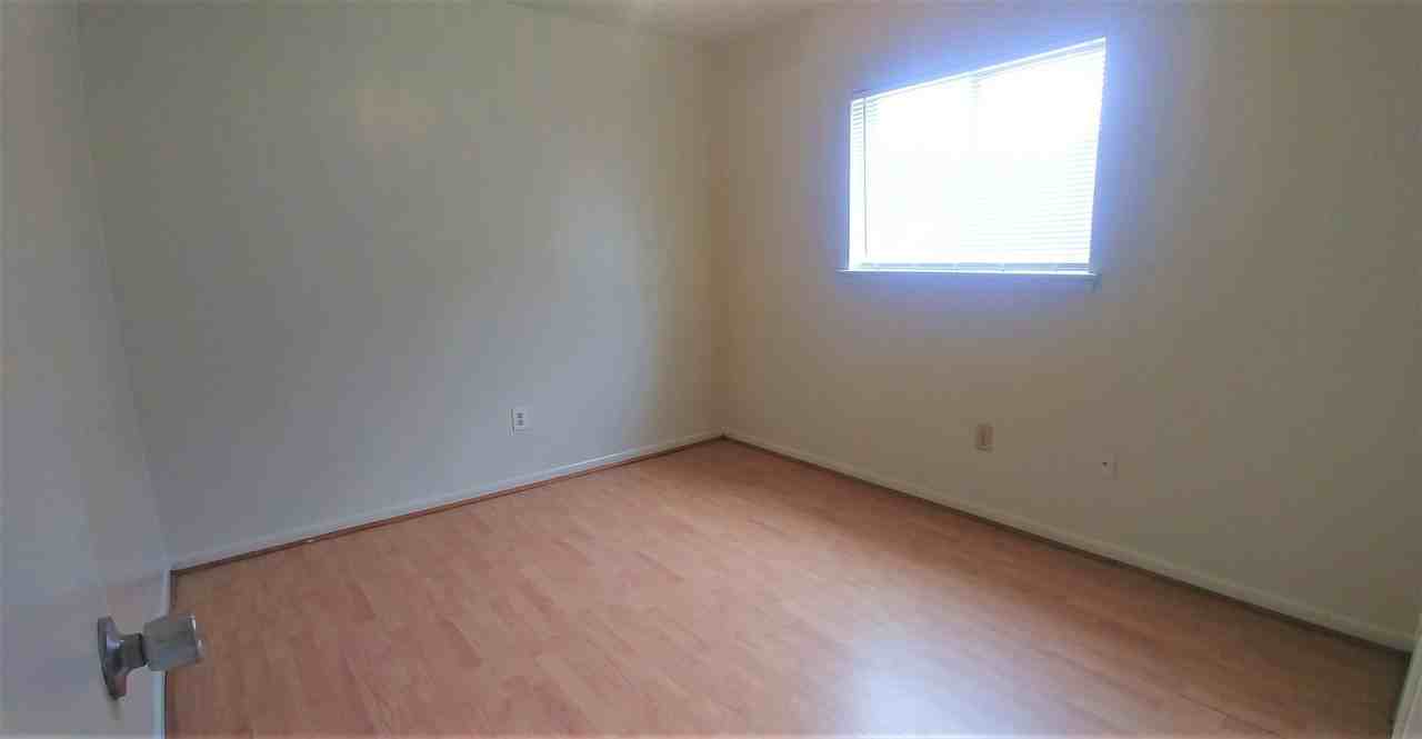 400 1st St Apt B - Photo 4 of 7