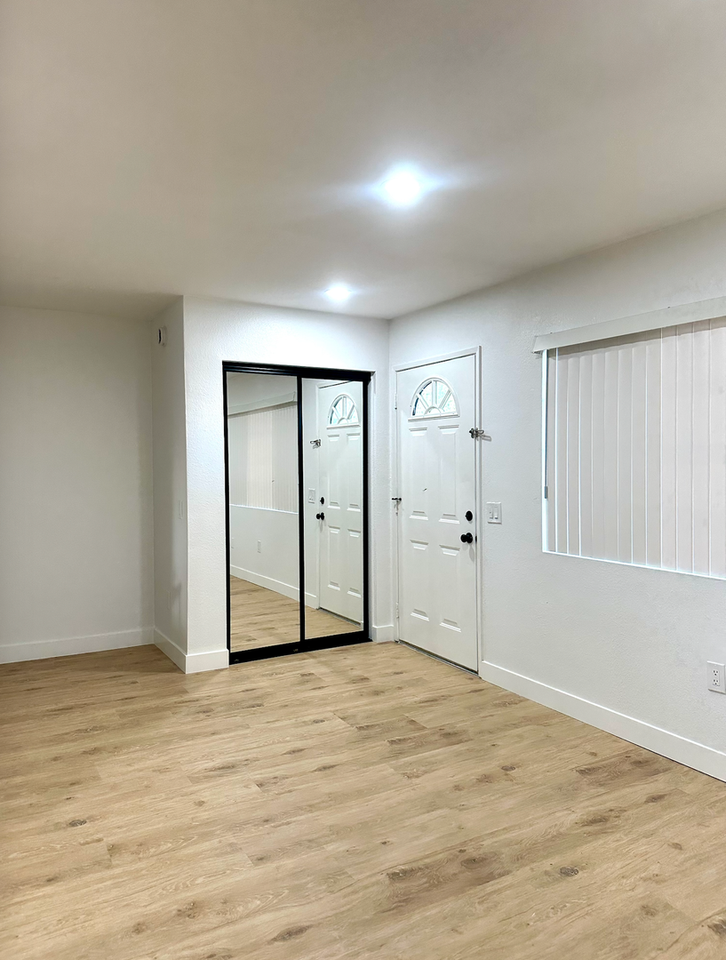 7130 Glade Ave - Photo 4 of 14