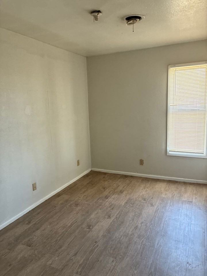 4801 36th St - Photo 6 of 14