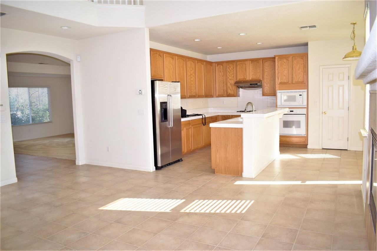 10148 Frank Greg Way - Photo 6 of 24