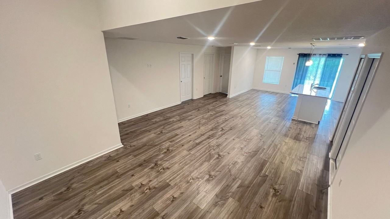 2498 Cogan Dr Se - Photo 6 of 36