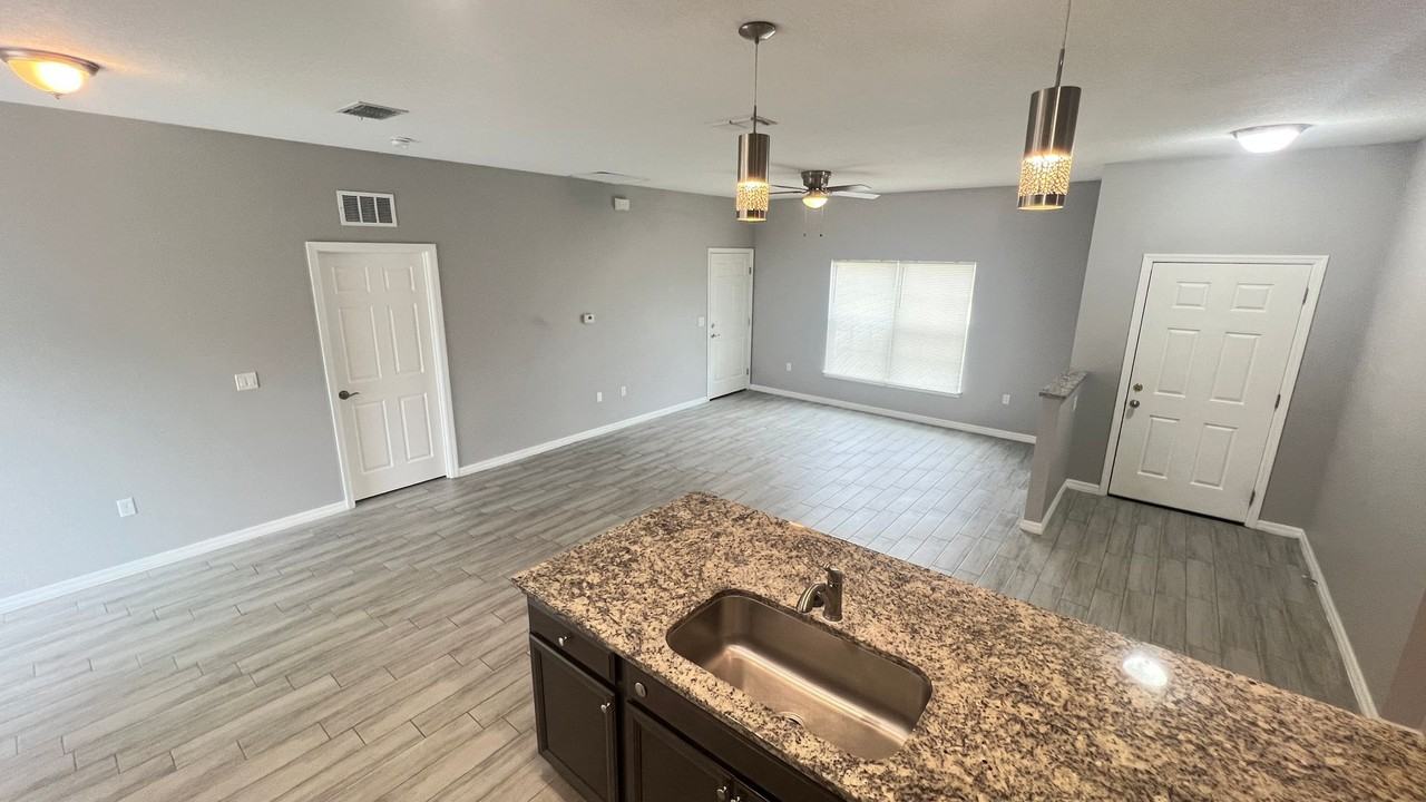 2122 Sans Souci Ave Se - Photo 6 of 28