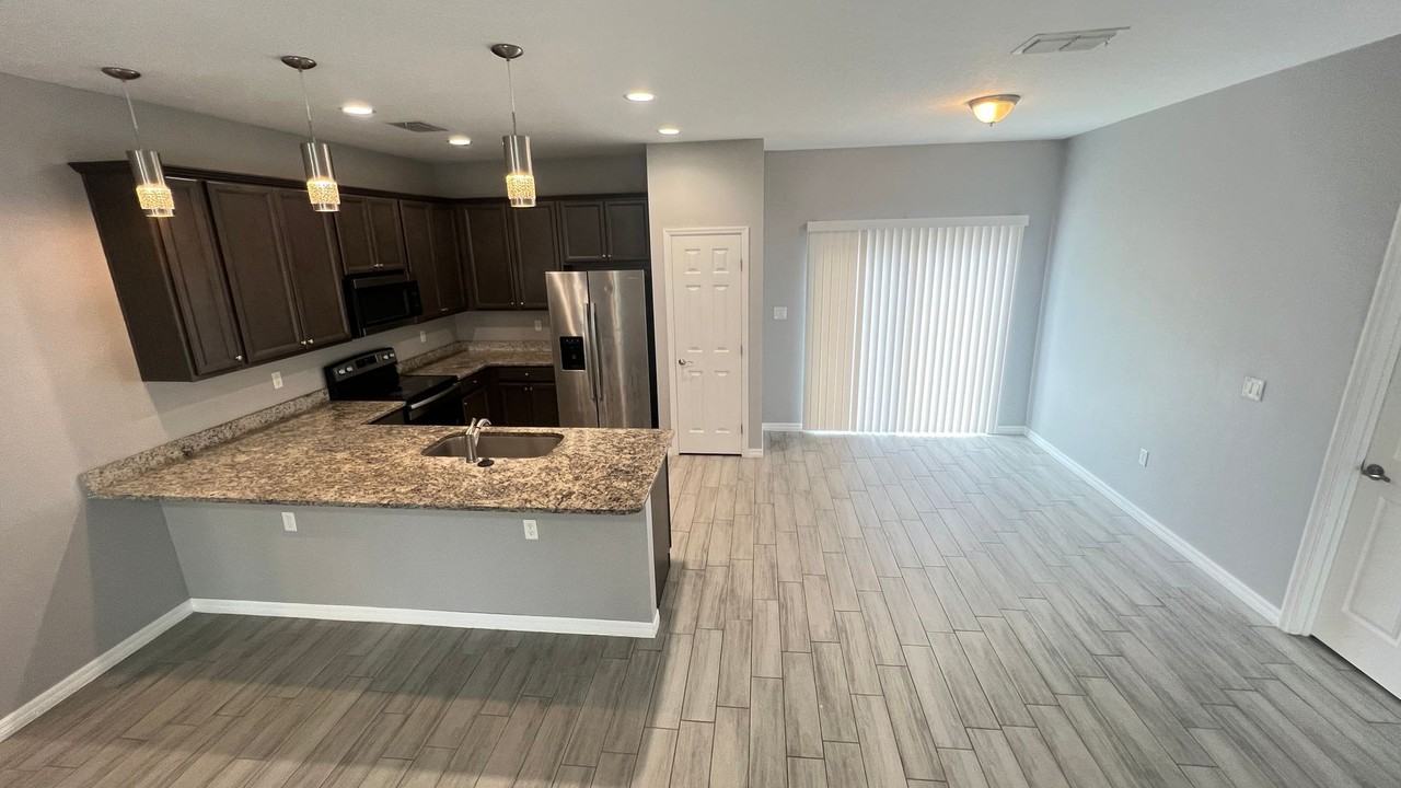 2122 Sans Souci Ave Se - Photo 7 of 28